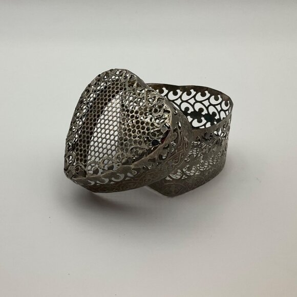 Vintage Filigree Trinket Box Heart-Shaped Metal Box Cottage Silver Tone - Picture 9 of 12